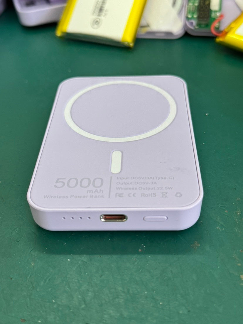 Creative Wireless Power Bank – Compact Qi Charger for Travel & Everyday Use
