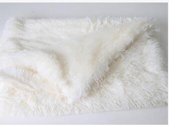 Soft Plush Dog Blanket – All-Season Pet Pad for Medium to Large Dogs
