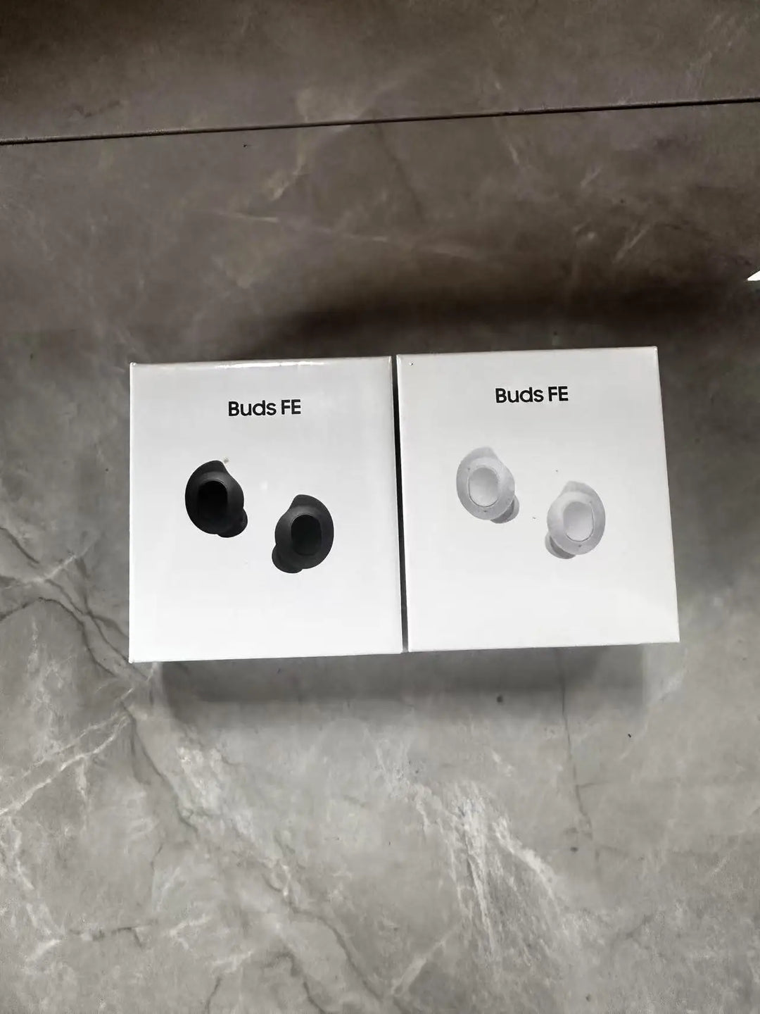 R400 TWS Bluetooth Earbuds – Wireless Charging & Hall Switch