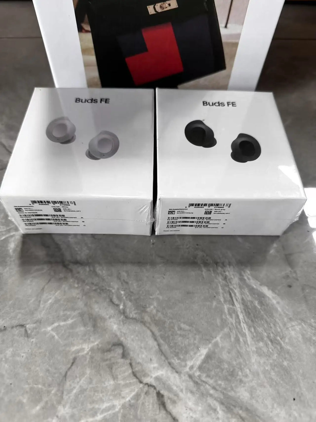 R400 TWS Bluetooth Earbuds – Wireless Charging, Hall Switch