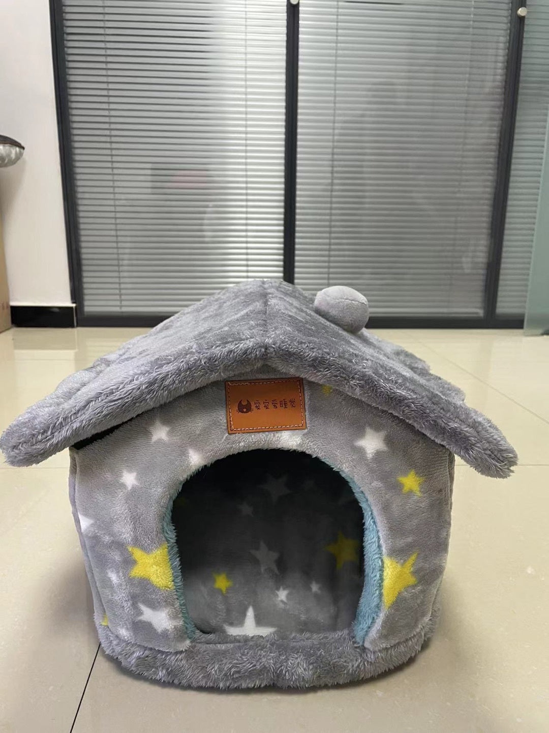 Self-Warming Plush Pet Nest Bed – Cozy Indoor Bed for Cats & Small Dogs